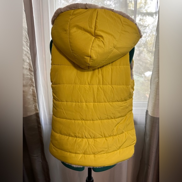 Reversible Yellow & Faux Fur Vest - Picture 6 of 11